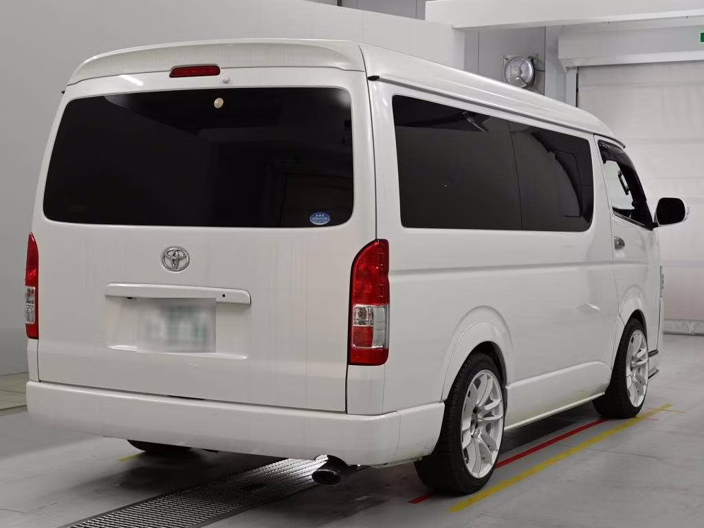 TOYOTA HIACE