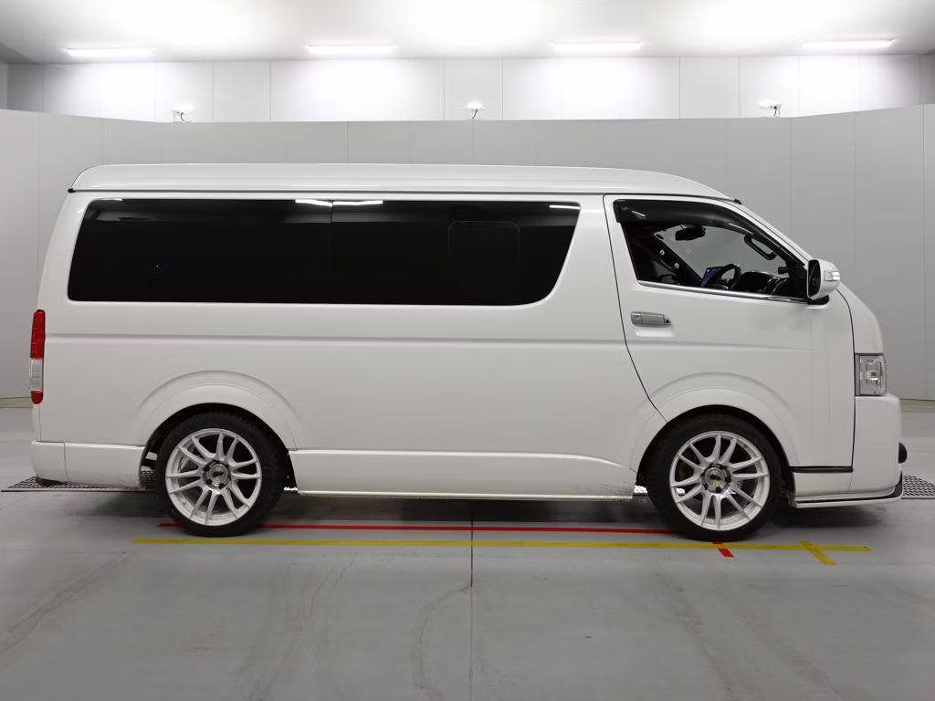 TOYOTA HIACE