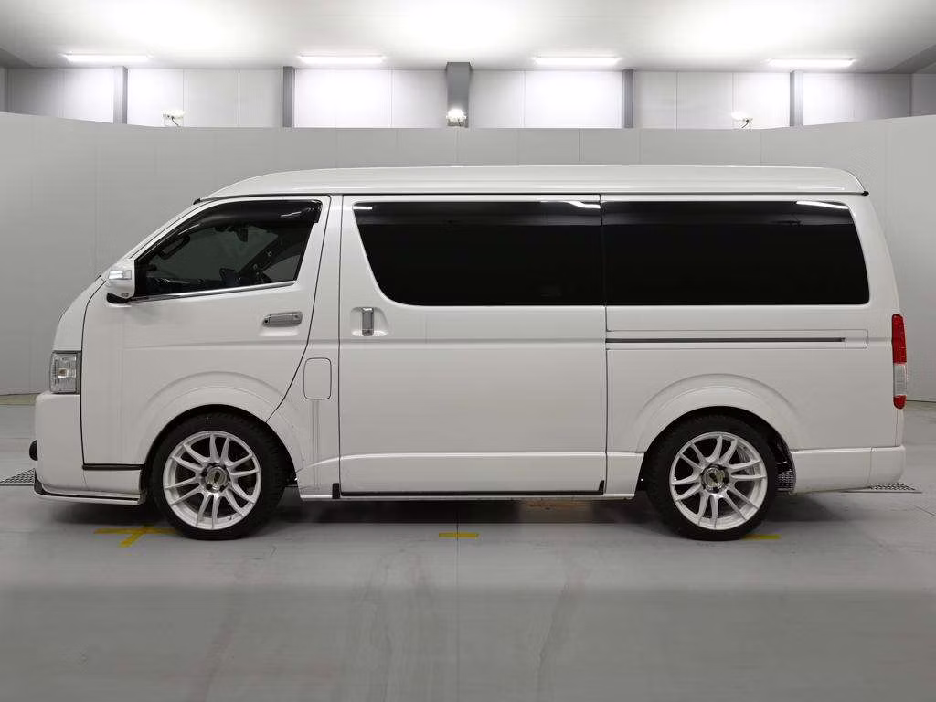 TOYOTA HIACE