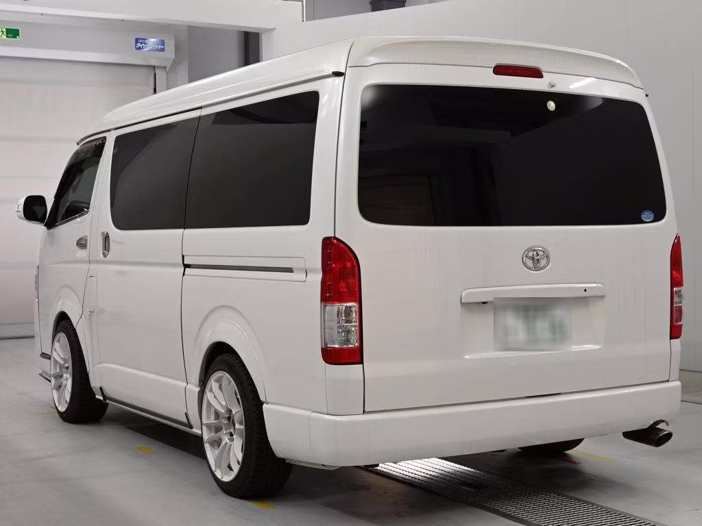 TOYOTA HIACE