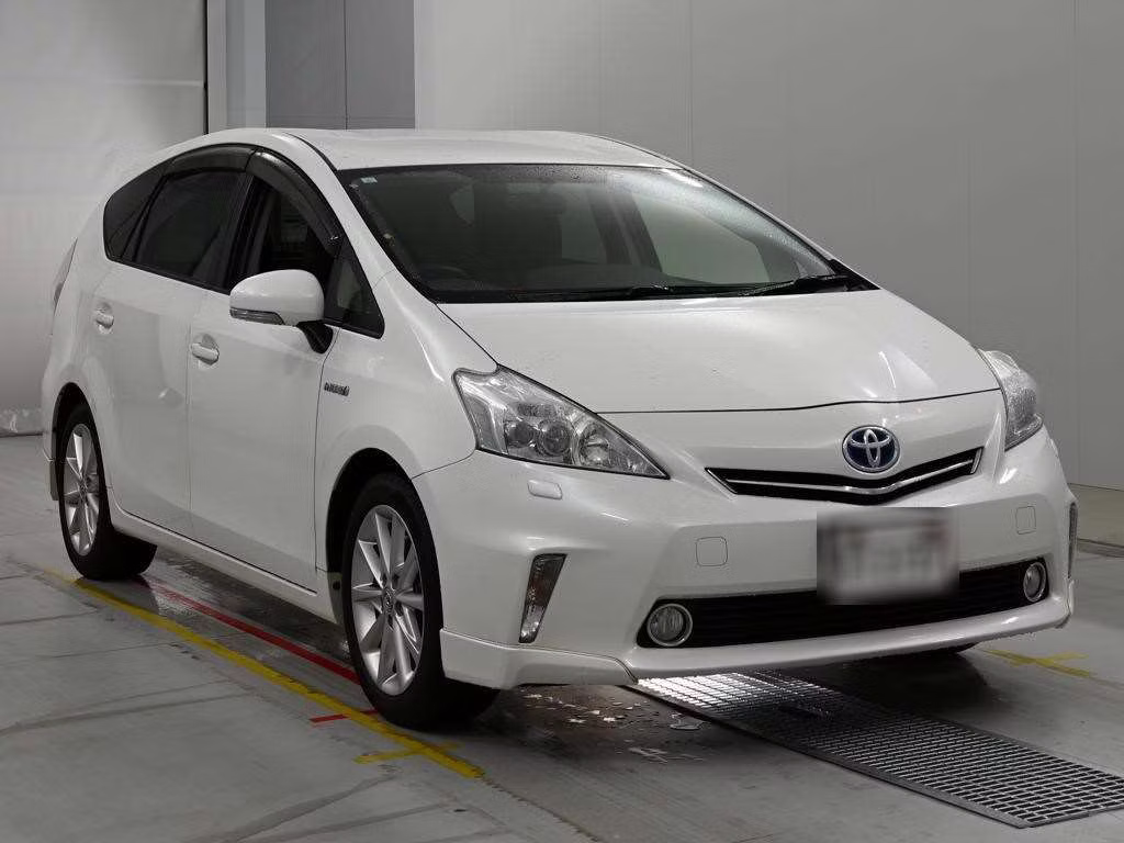 TOYOTA PRIUS ALPHA