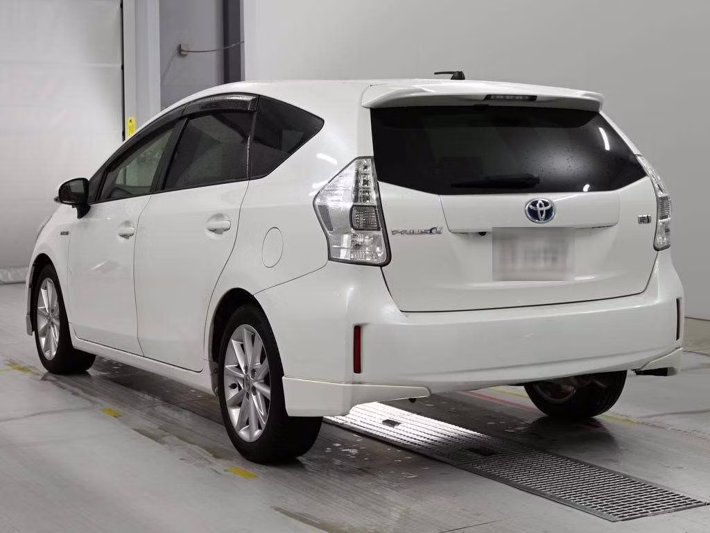 TOYOTA PRIUS ALPHA