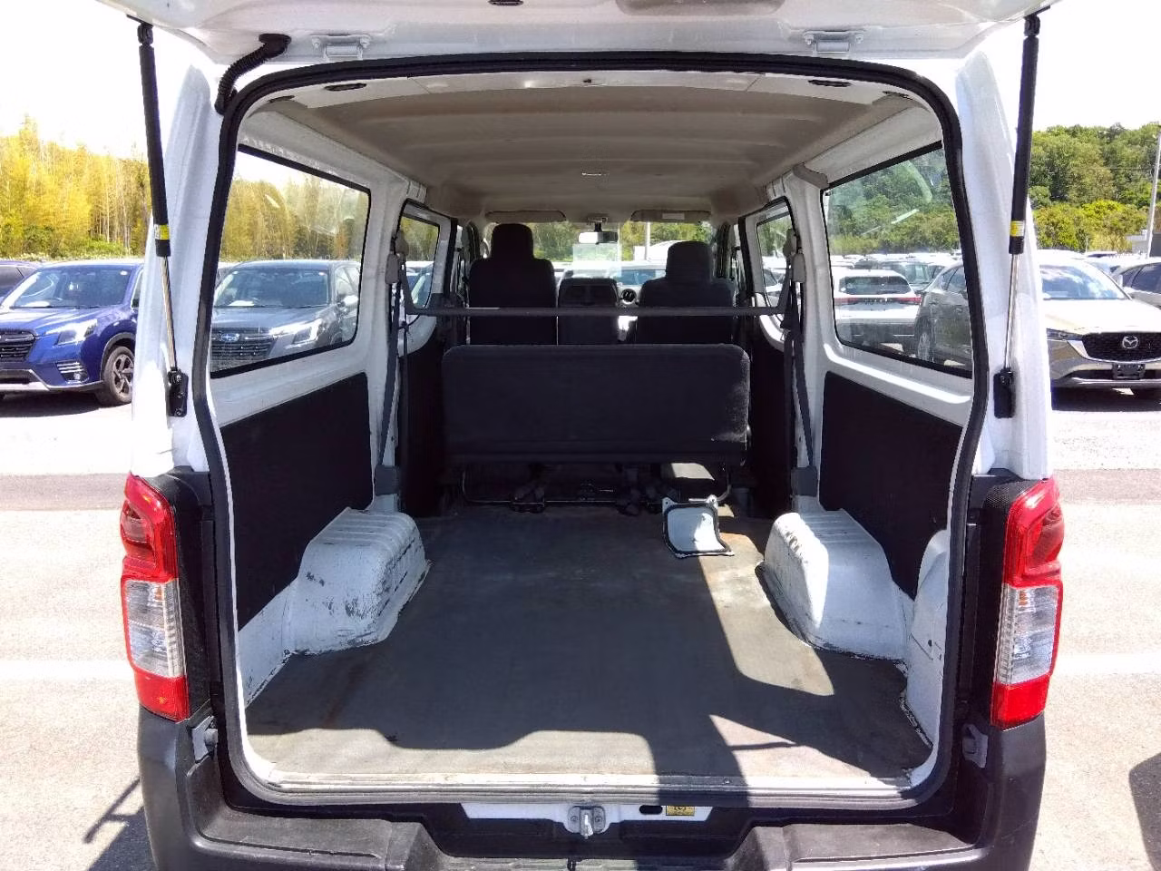 NISSAN NV350 CARAVAN