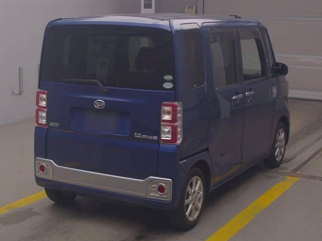 DAIHATSU WAKE
