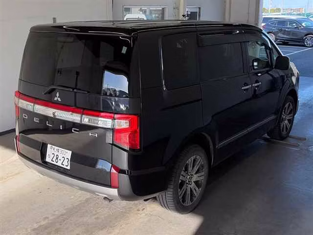 MITSUBISHI DELICA D:5