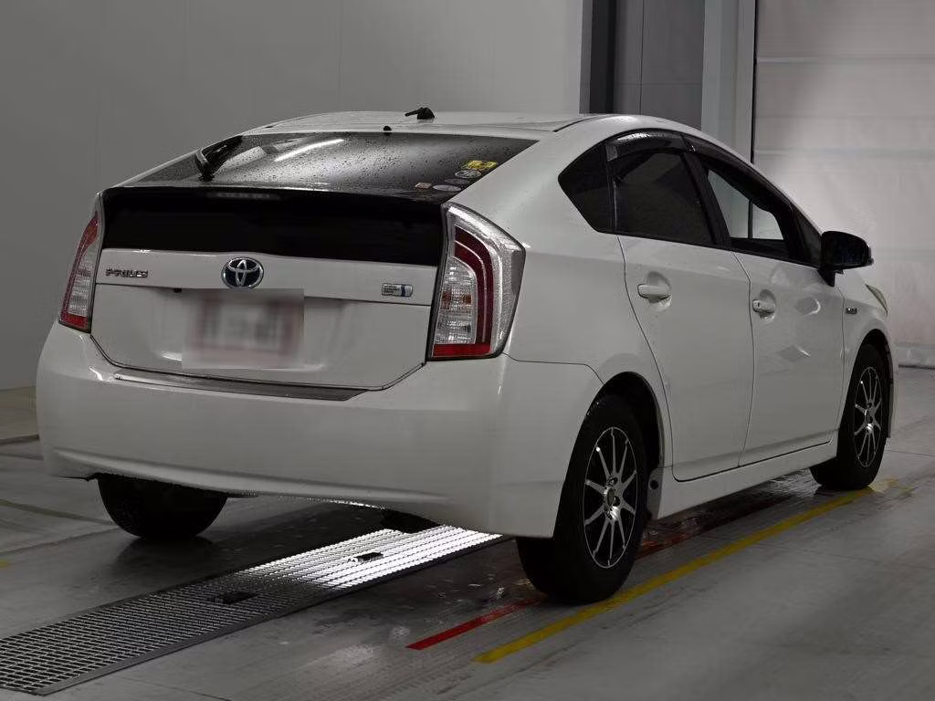 TOYOTA PRIUS