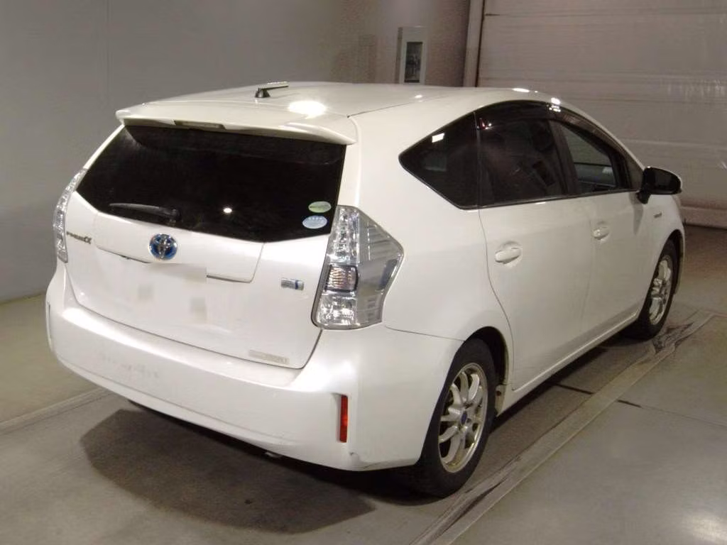TOYOTA PRIUS ALPHA