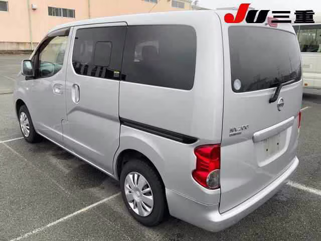 NISSAN NV200