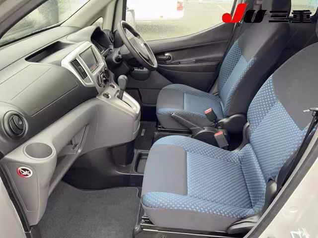 NISSAN NV200