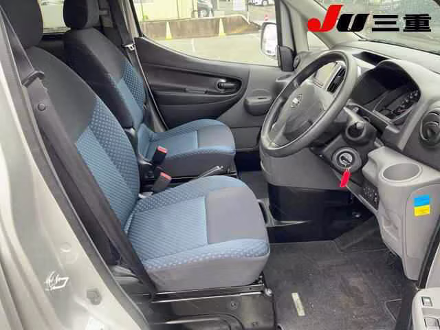 NISSAN NV200