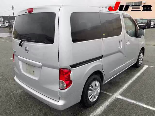 NISSAN NV200