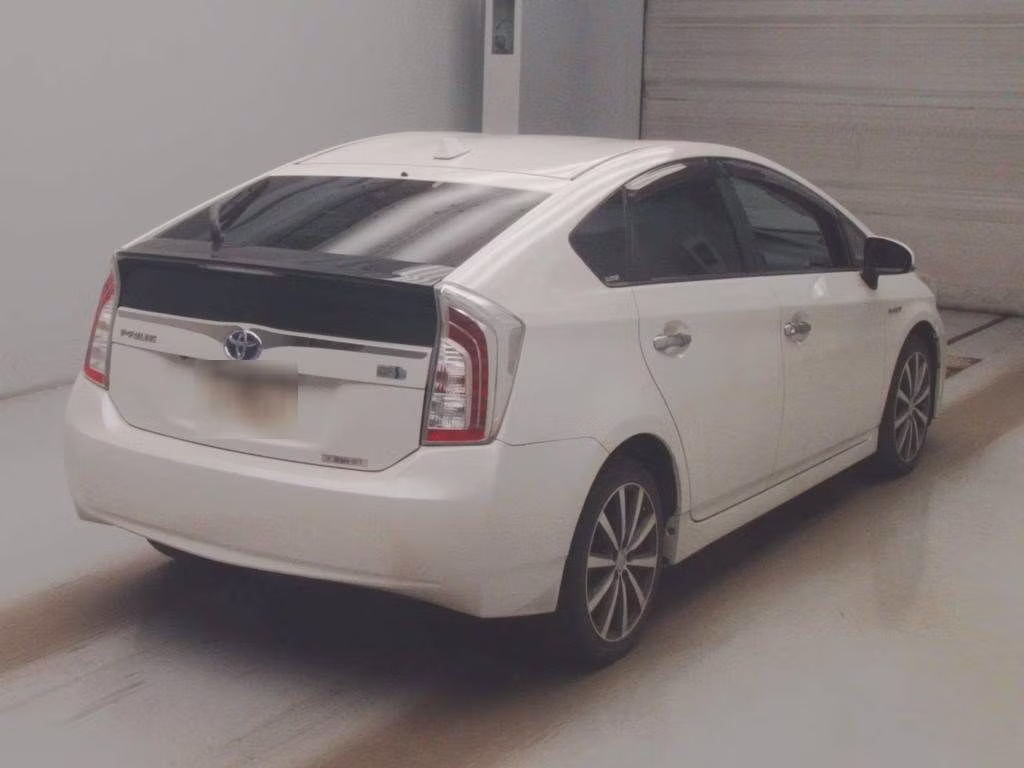 TOYOTA PRIUS