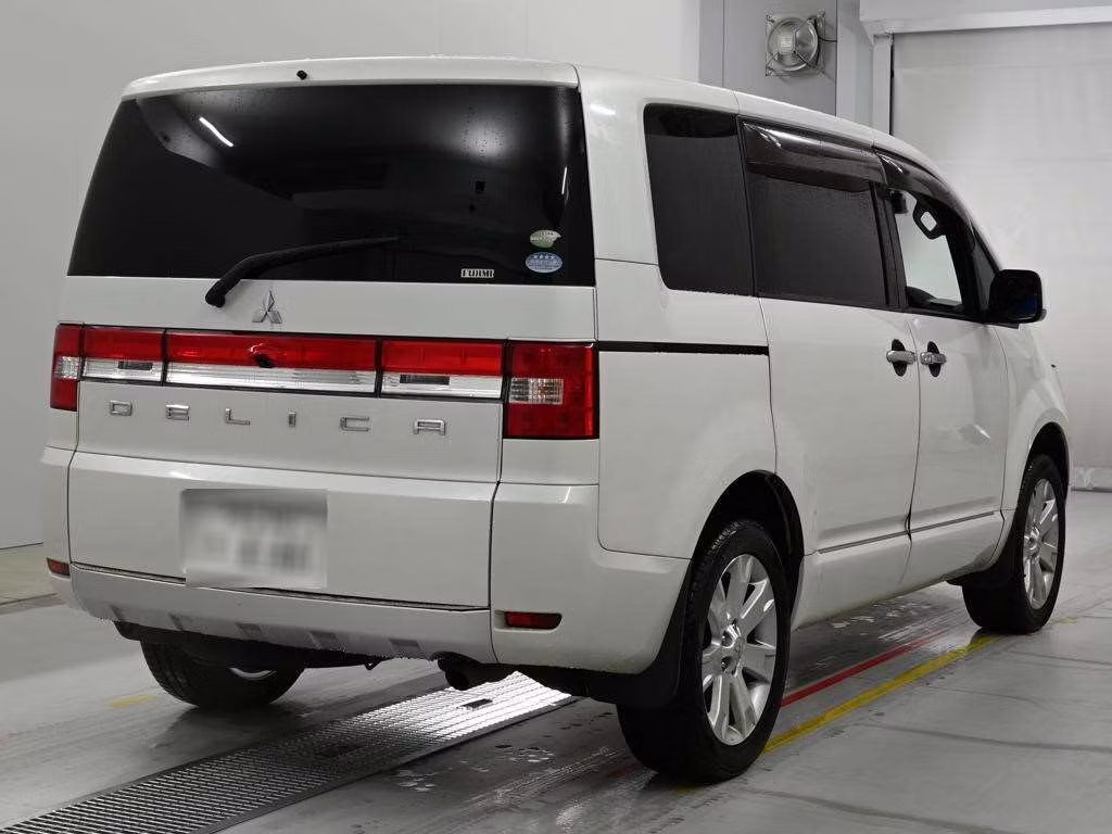 MITSUBISHI DELICA D:5