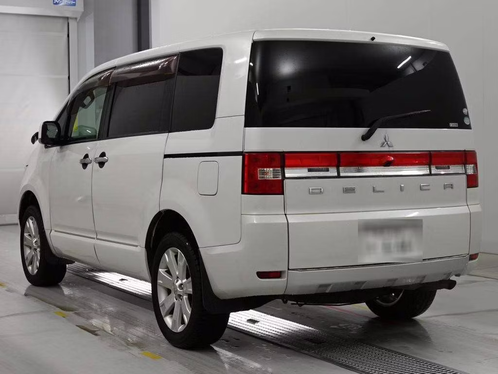 MITSUBISHI DELICA D:5