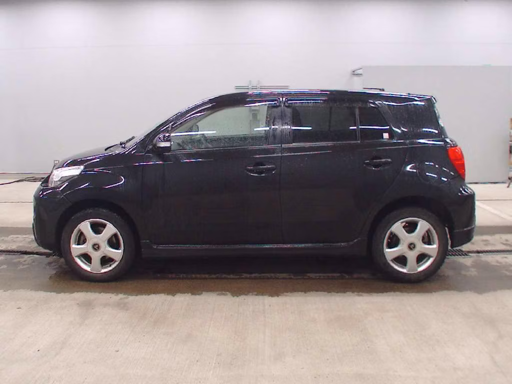 TOYOTA IST