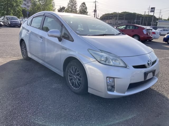 TOYOTA PRIUS