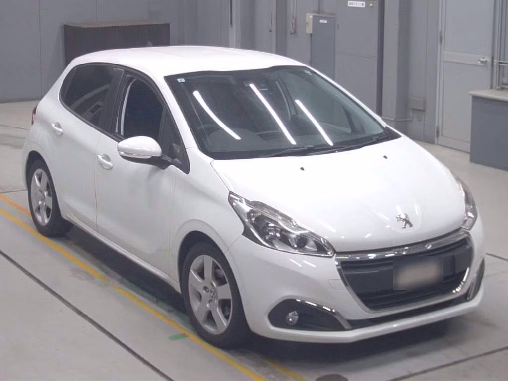 PEUGEOT 208