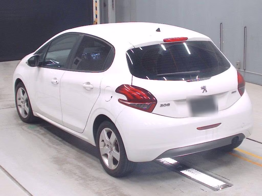 PEUGEOT 208