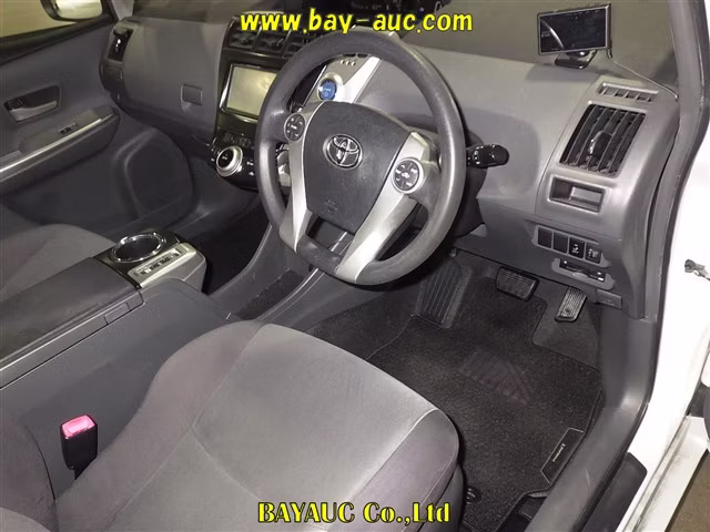 TOYOTA PRIUS ALPHA