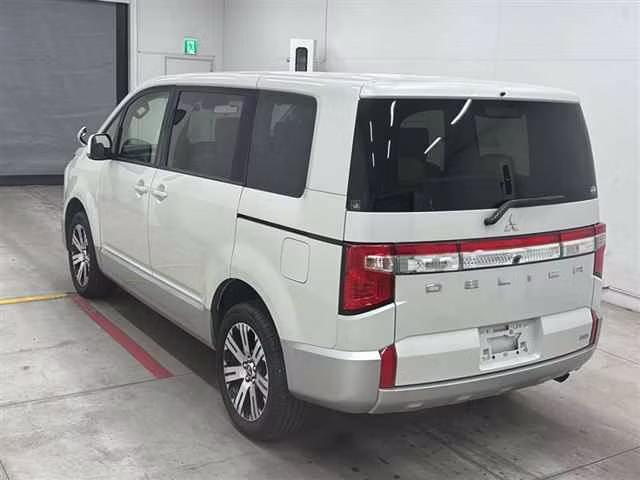 MITSUBISHI DELICA D:5
