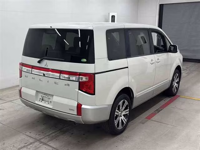 MITSUBISHI DELICA D:5