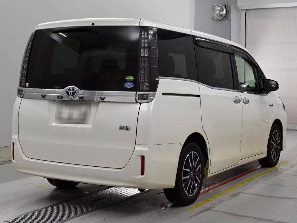 TOYOTA VOXY