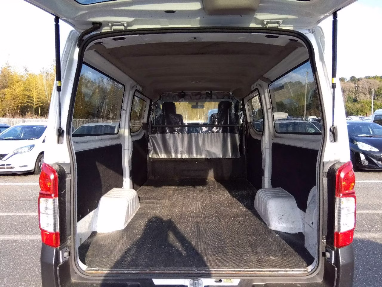 NISSAN NV350 CARAVAN
