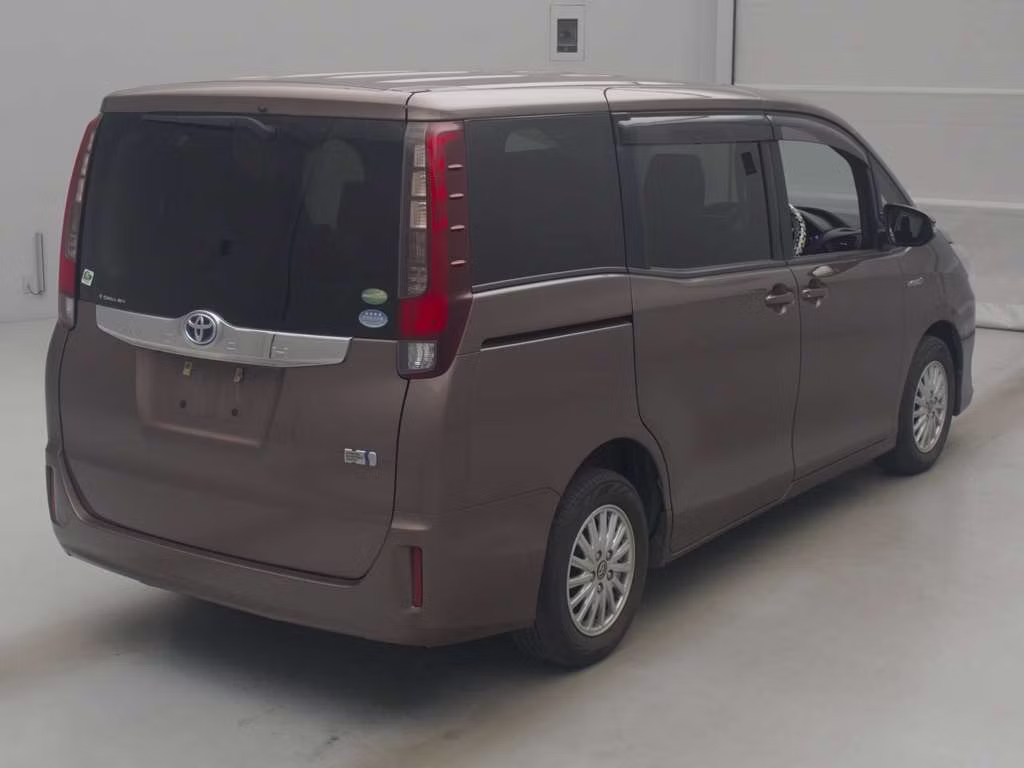 TOYOTA NOAH