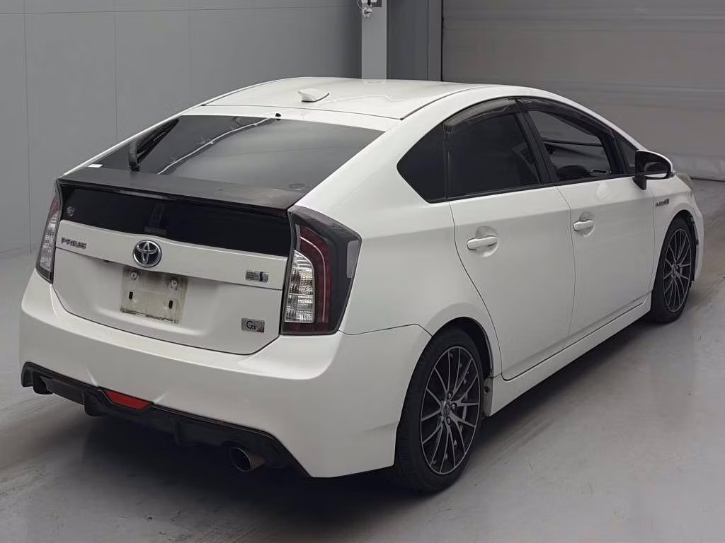TOYOTA PRIUS