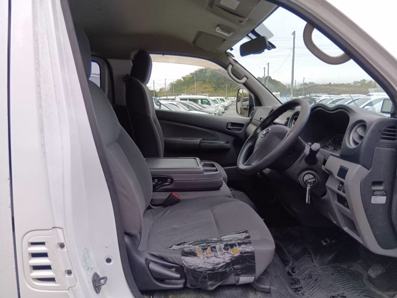 NISSAN NV350 CARAVAN