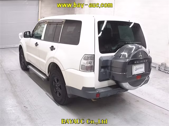 MITSUBISHI PAJERO