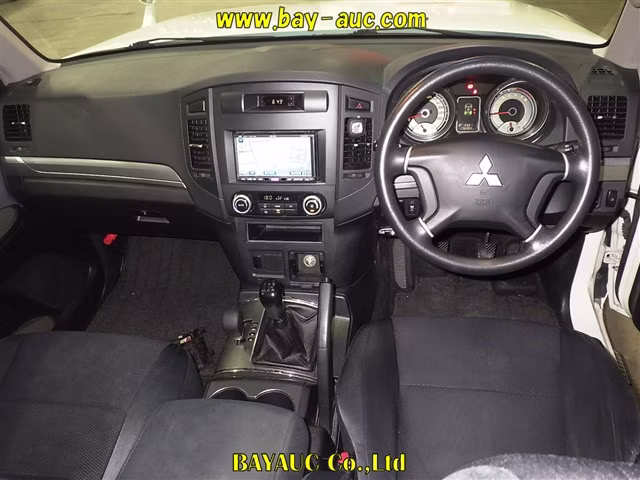 MITSUBISHI PAJERO