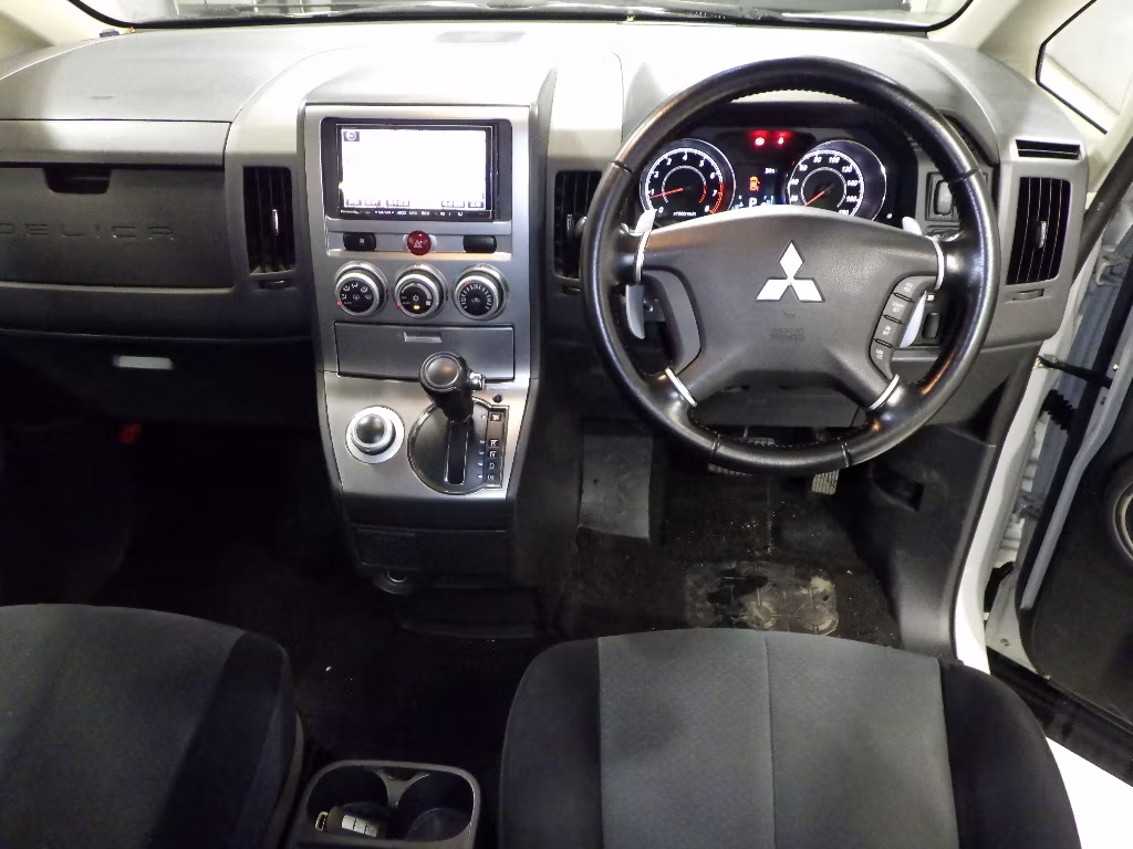 MITSUBISHI DELICA D:5