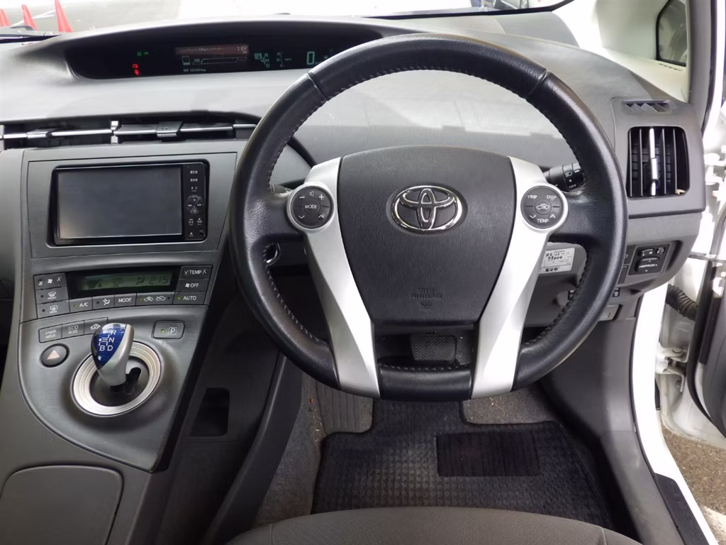 TOYOTA PRIUS