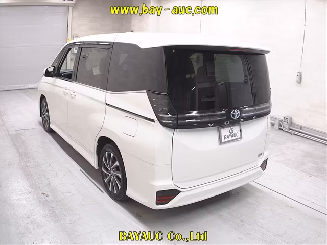 TOYOTA VOXY