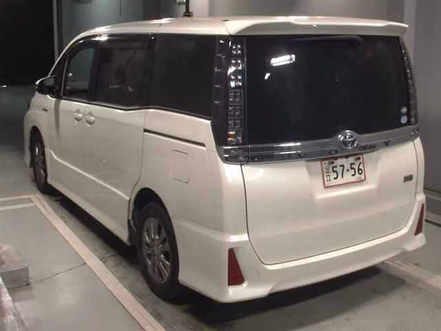 TOYOTA VOXY