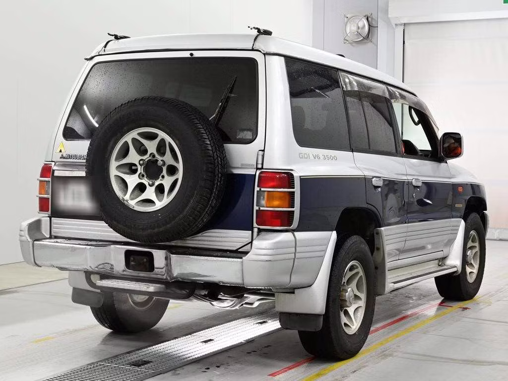 MITSUBISHI PAJERO