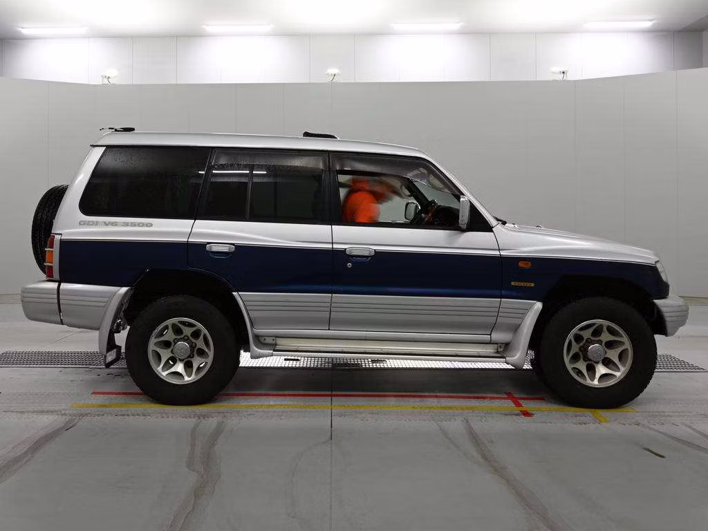 MITSUBISHI PAJERO