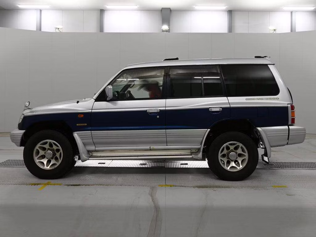 MITSUBISHI PAJERO