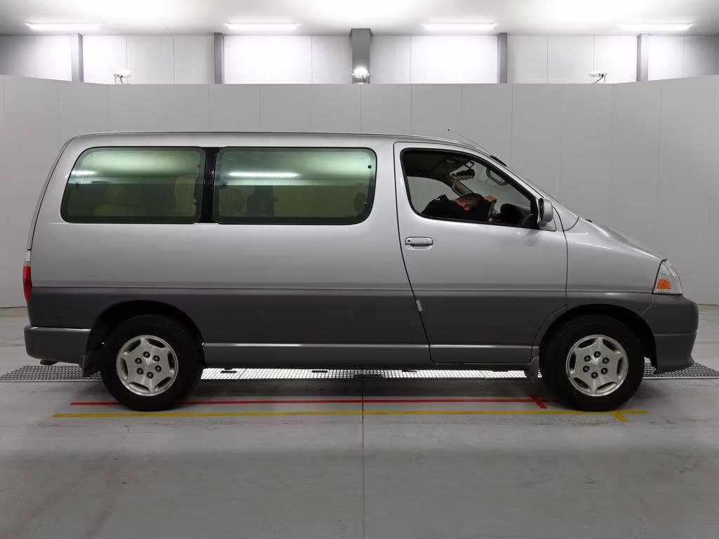 TOYOTA GRAND HIACE