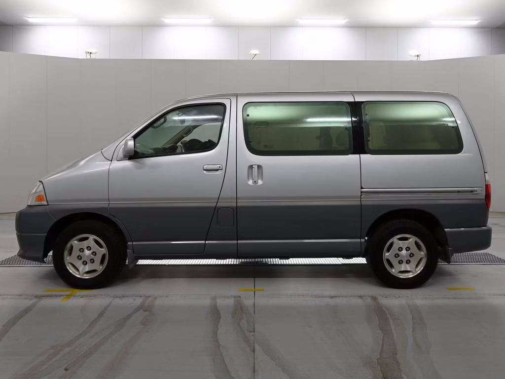 TOYOTA GRAND HIACE