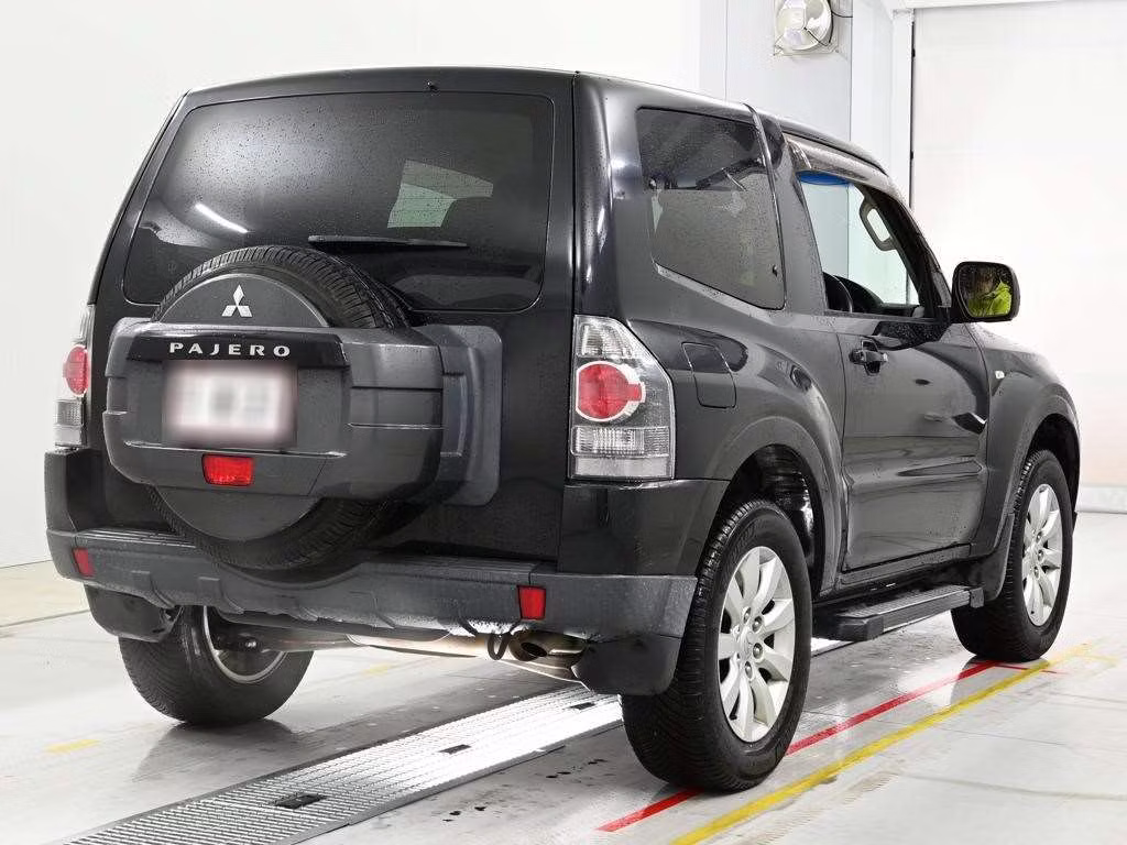MITSUBISHI PAJERO