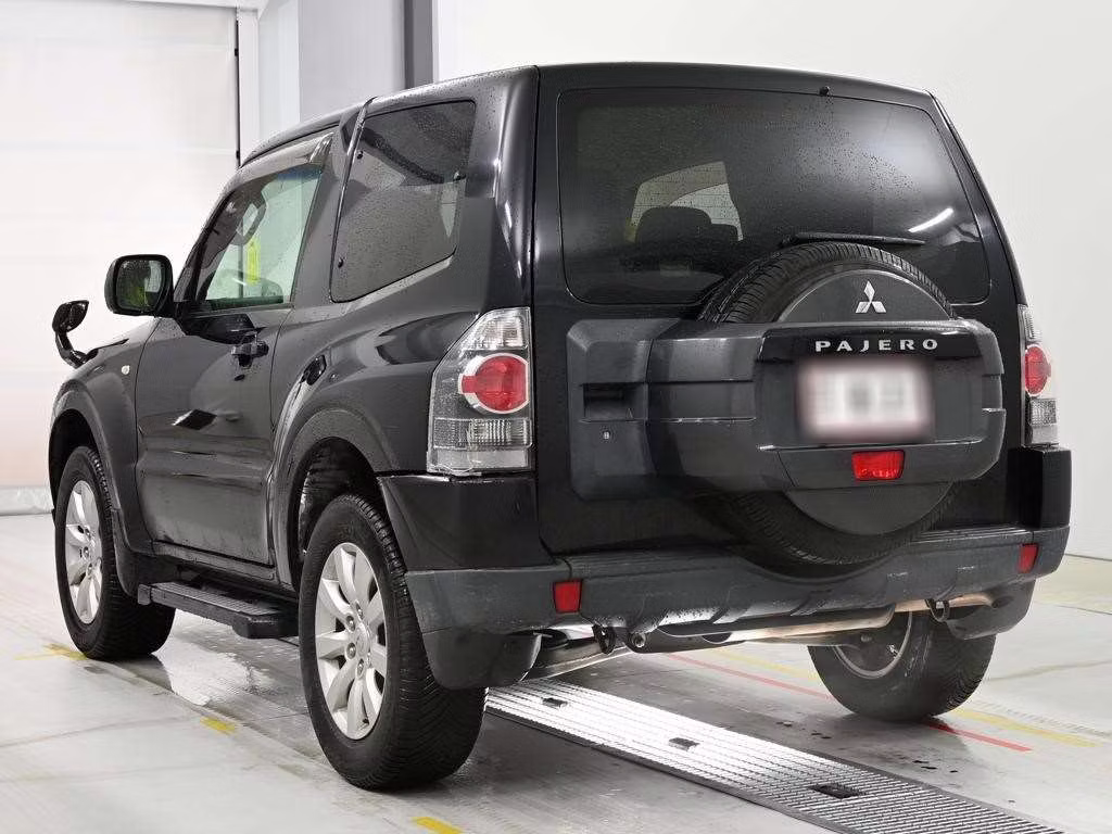 MITSUBISHI PAJERO