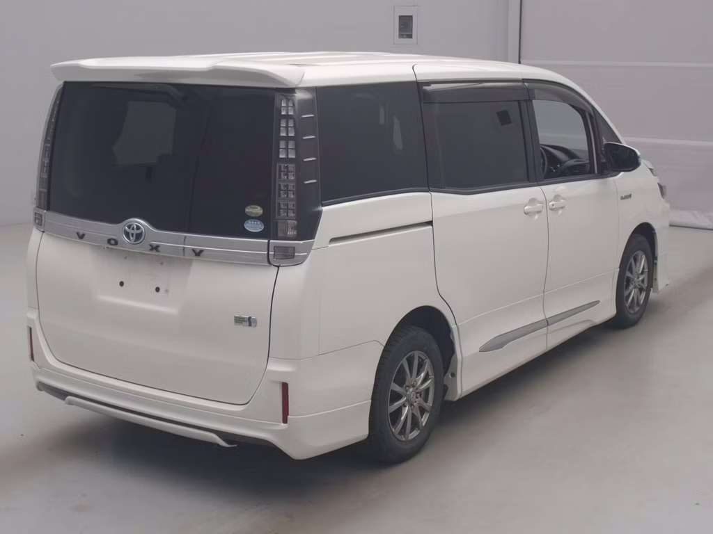 TOYOTA VOXY