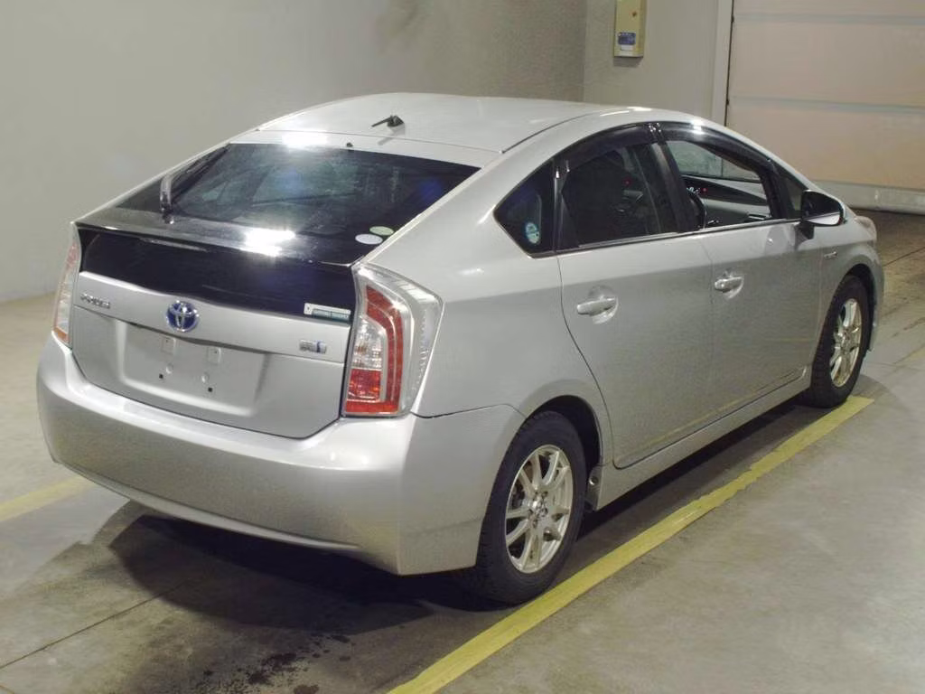TOYOTA PRIUS