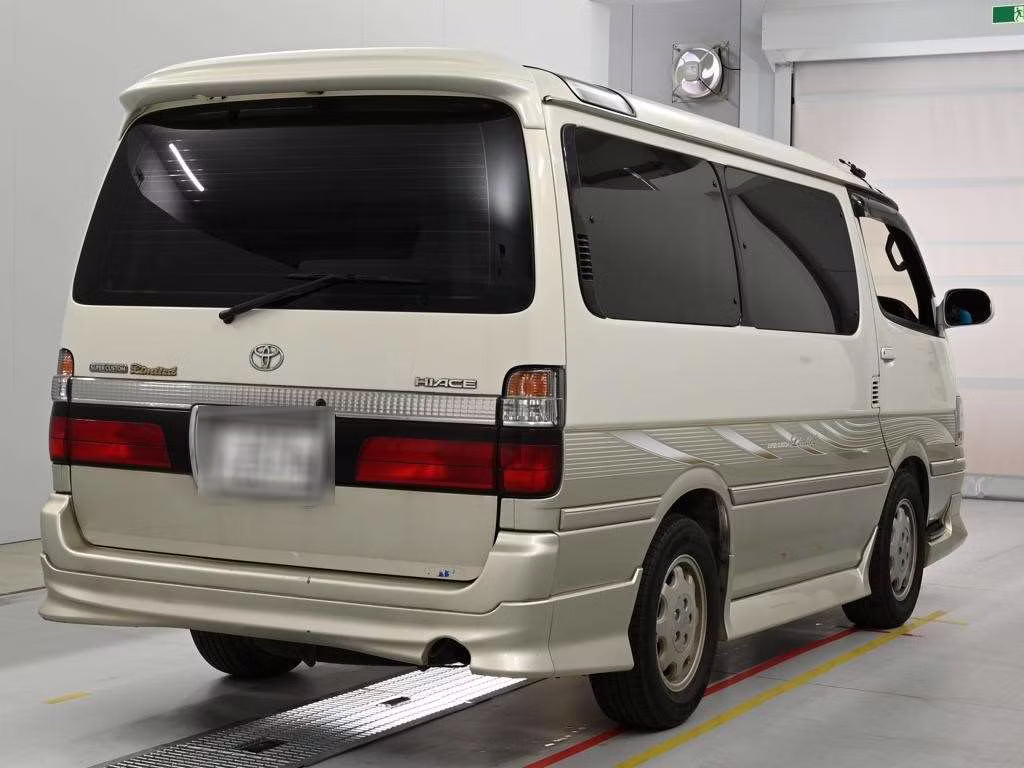 TOYOTA HIACE