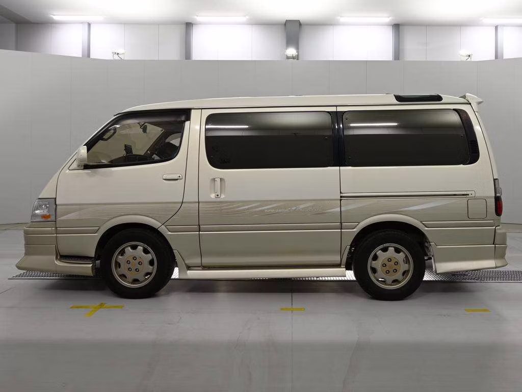 TOYOTA HIACE