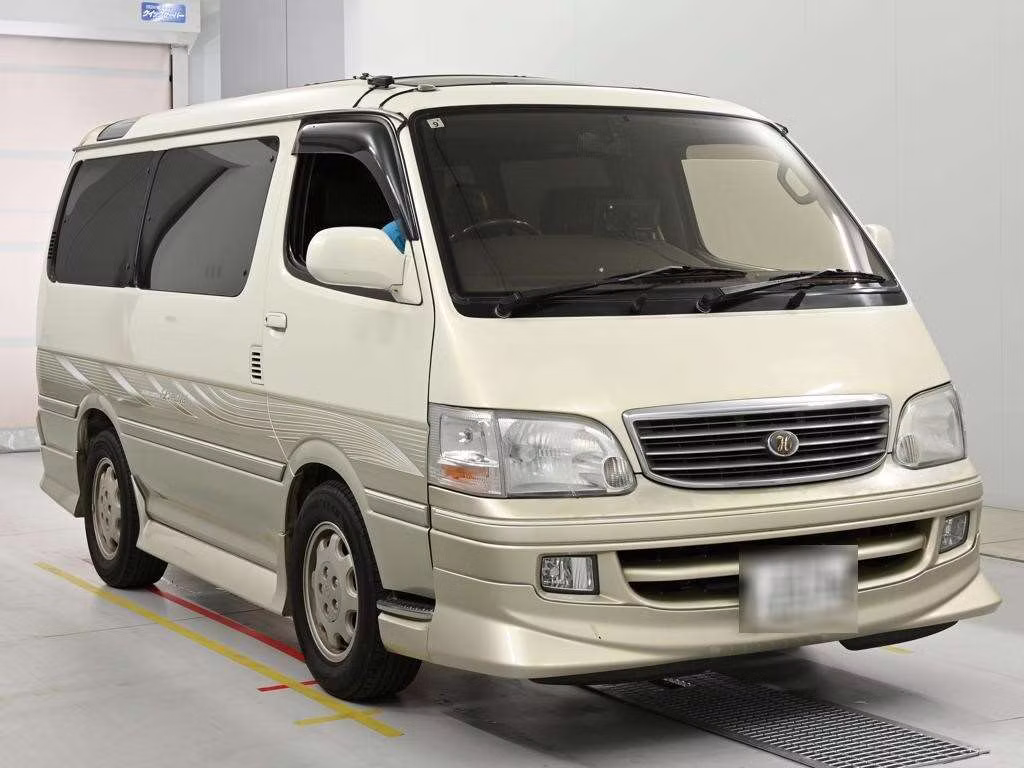 TOYOTA HIACE