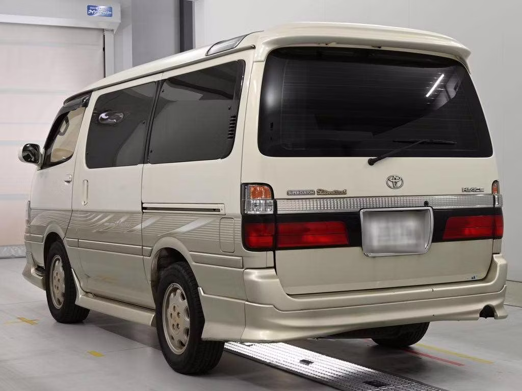 TOYOTA HIACE