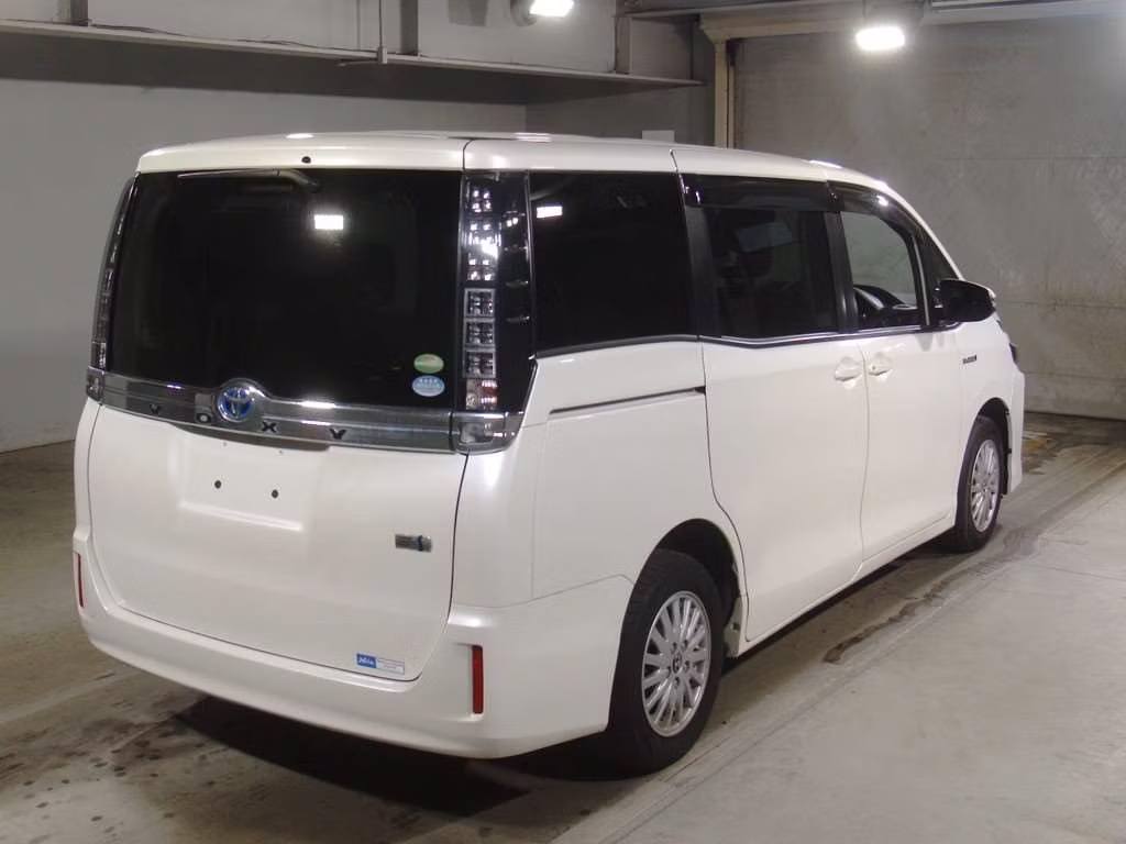 TOYOTA VOXY